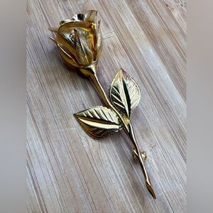 Vintage Giovanni, gold tone, royal rose, roach, pin with detailed etching design